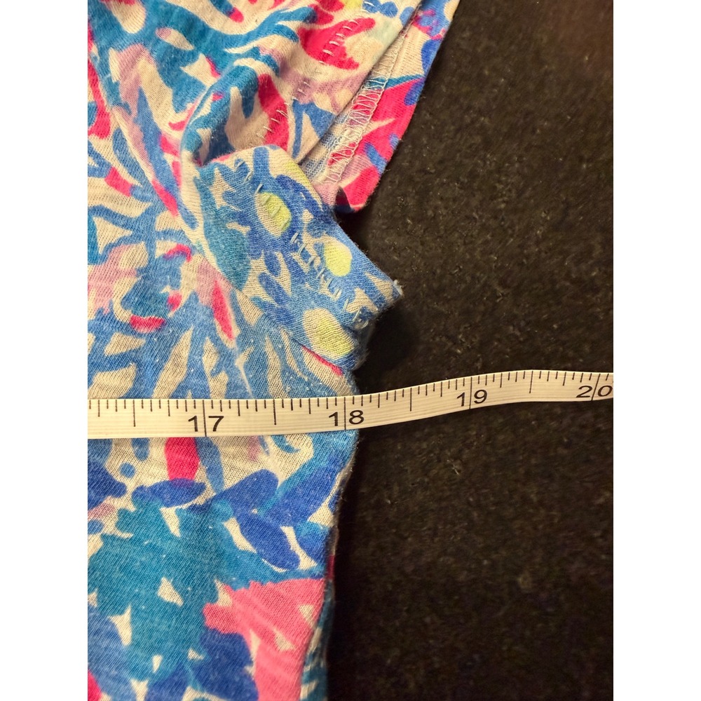 Lilly Pulitzer Etta V-Neck Top Medium Blue Pink Floral Slub Tee Tropical Preppy - Picture 5 of 6